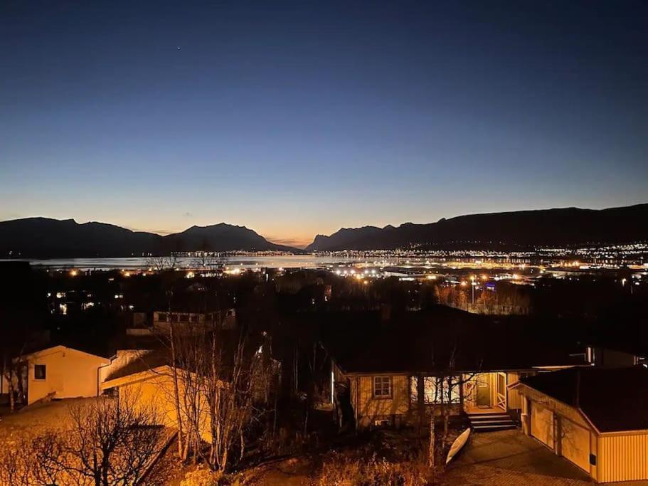 Leilighet I Rolig Gate Med Utsikt Og Gratis Parkering Tromso Bagian luar foto