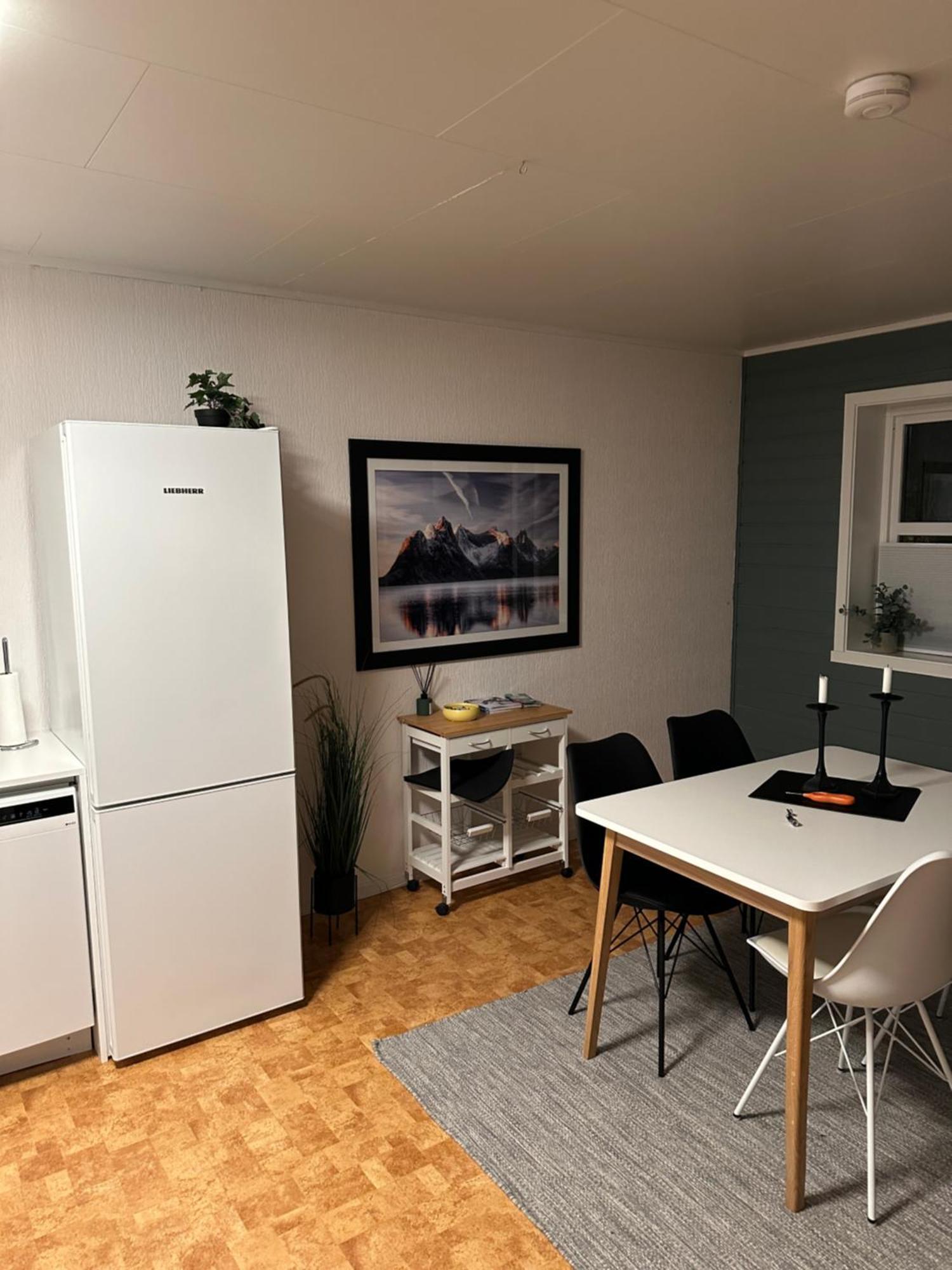 Leilighet I Rolig Gate Med Utsikt Og Gratis Parkering Tromso Bagian luar foto